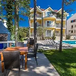 Апартаменты With Swimming Pool Jadranovo, Crikvenica - 3238 Ядраново